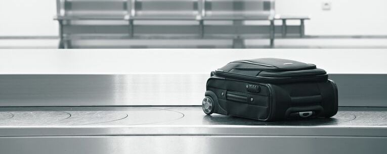 Allianz - suitcase on baggage carousel