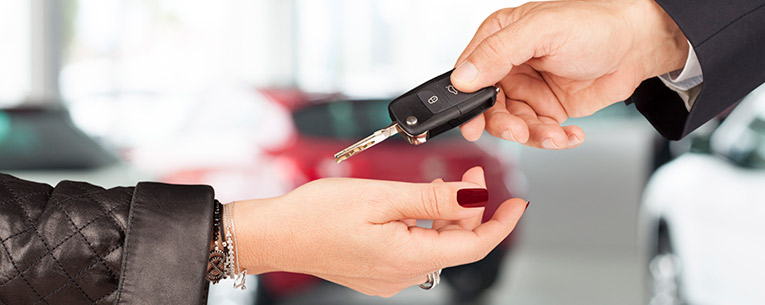 Allianz - handing car keys over