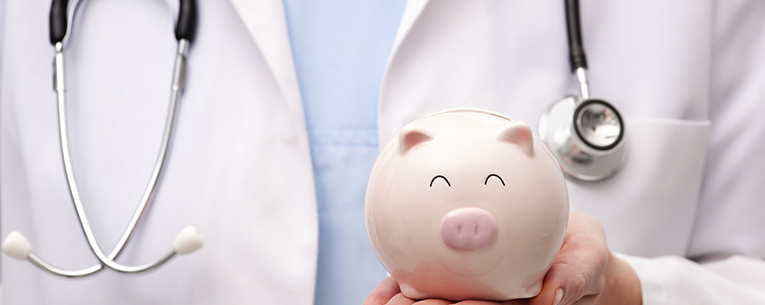 Allianz - doctor and piggy bank