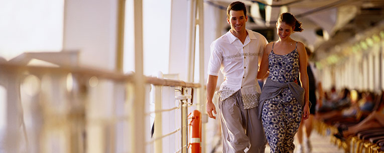 Allianz - Couple on cruise