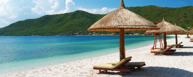 Allianz - beach in Vietnam with umbrellas