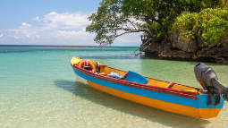 boat in Jamaica beach