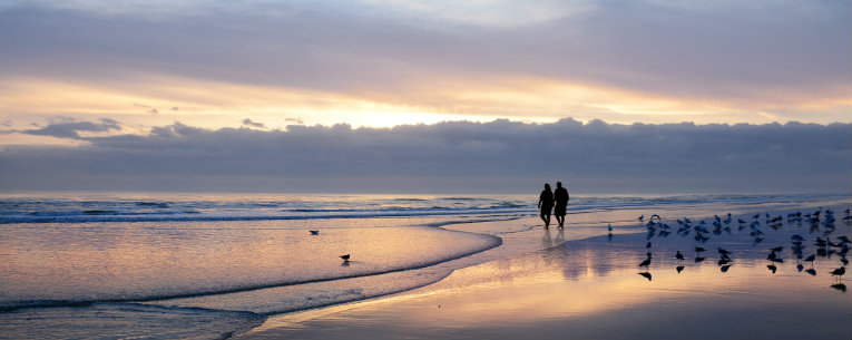 Allianz - sunset couple