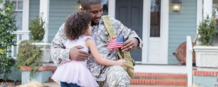 Allianz - young girl and military father