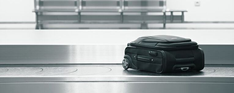 suitcase baggage carousel