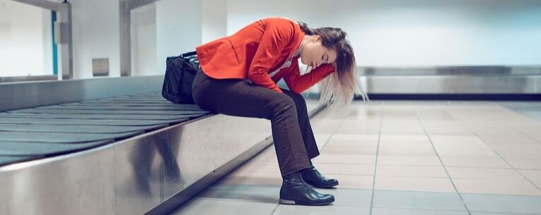 Allianz - woman with delayed luggage