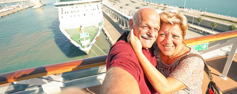 Allianz - seniors taking a selfie on a cruise ship