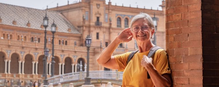 Allianz - senior traveler