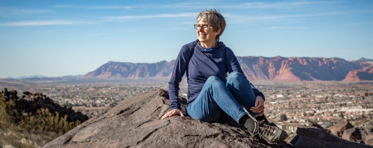 Allianz - woman hiking